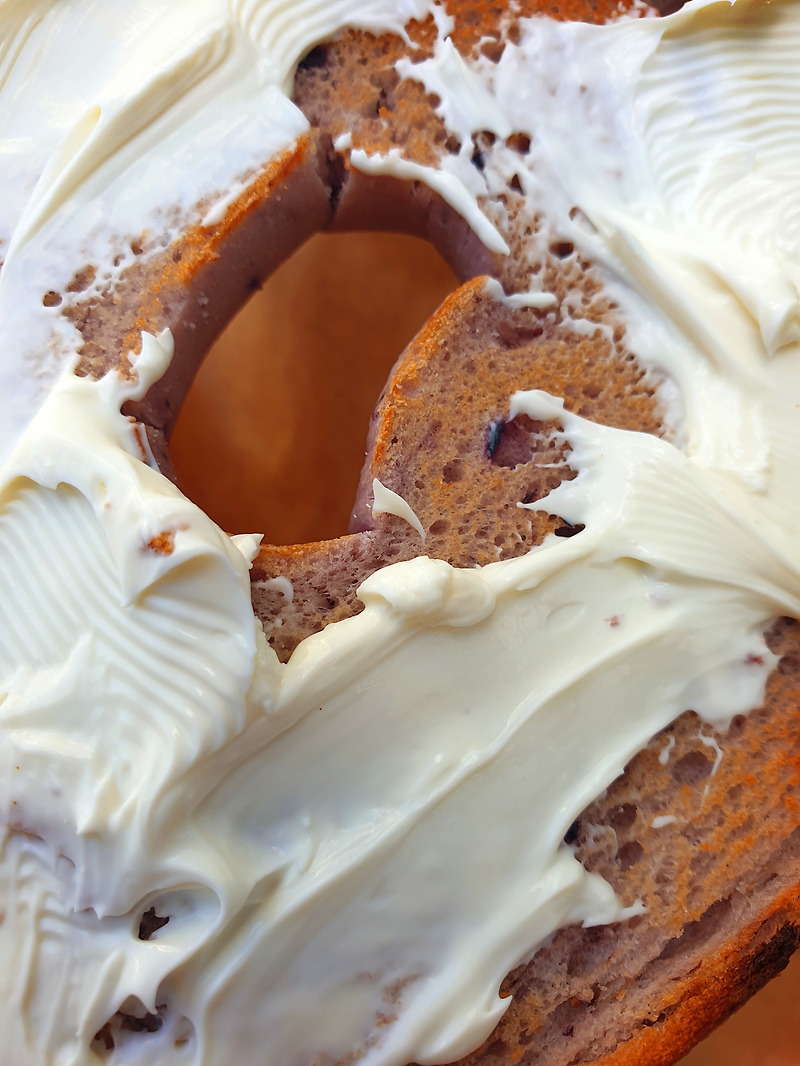 The Coffee Bean & Tea Leaf 커피빈 Rice Blueberry Bagel 쌀 블루베리 베이글 하다보면