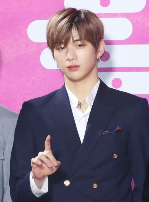 강다니엘 프로필 본명 고향 키 나이 학력 소속사 인스타 지효