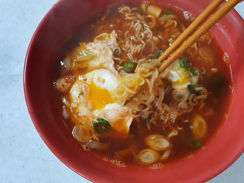 육개장 컵라면 더 맛있게 끓여먹기