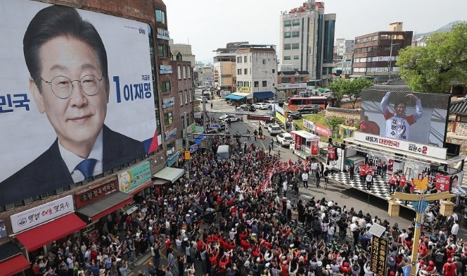 ‘한덕수와 싸우던 김문수’ 사라지고, ‘극우’ ‘<b>비상</b>식’의... 