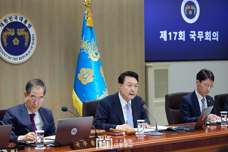 [홍준일 칼럼] 윤석열 <b>대통령</b>, <b>이재명 대표</b>와 회담으로 국정... 
