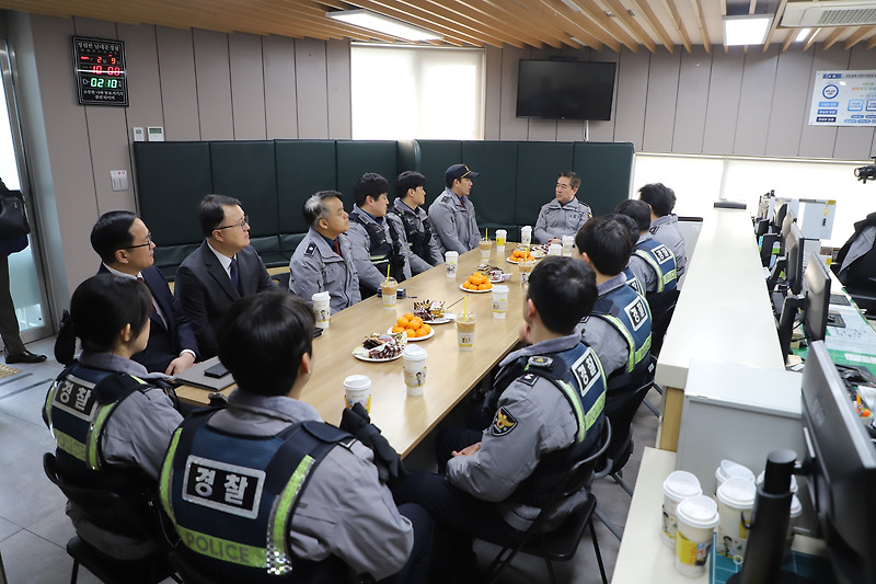 (남대문) <b>윤희근 경찰청장</b>께서 남대문서에 방문하셨어요