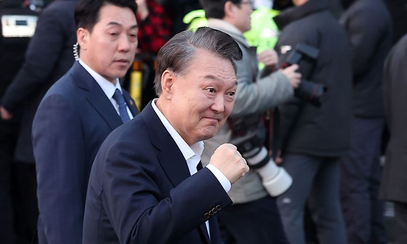 윤석열 <b>대통령</b> 석방... 서울 도심은 <b>탄핵</b> 찬반 <b>집회</b>로 몸살