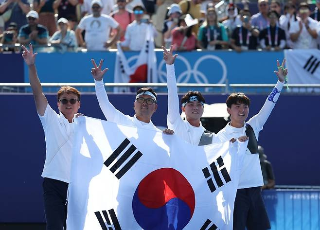 남자 양궁 단체 3연속 <b>올림픽 금메달</b>, 남녀 양궁 단체 적수가 없다
