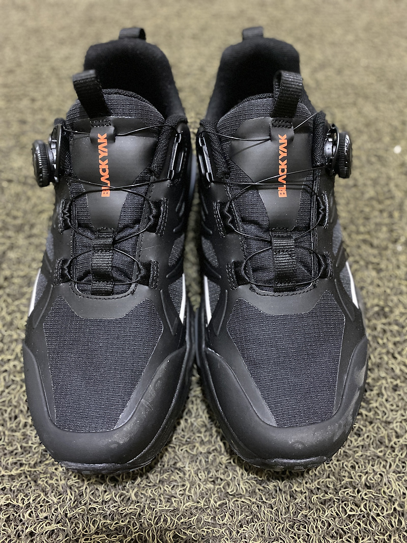 블랙야크 트레킹화 343 피치 GTX 아이유가 반할만 하네