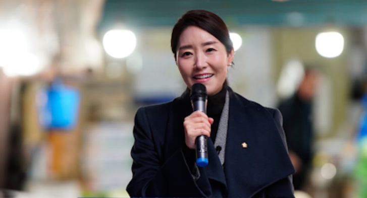 강선우 국회의원 프로필 남편 학력 재산 딸 가족 고향 나이 사무실