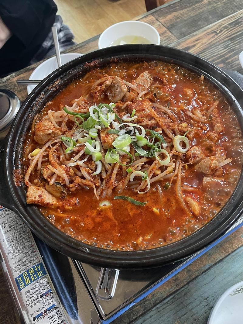 경남 산청군 단성면에 위치한 흑돼지소라찜이 맛있는"돌담"