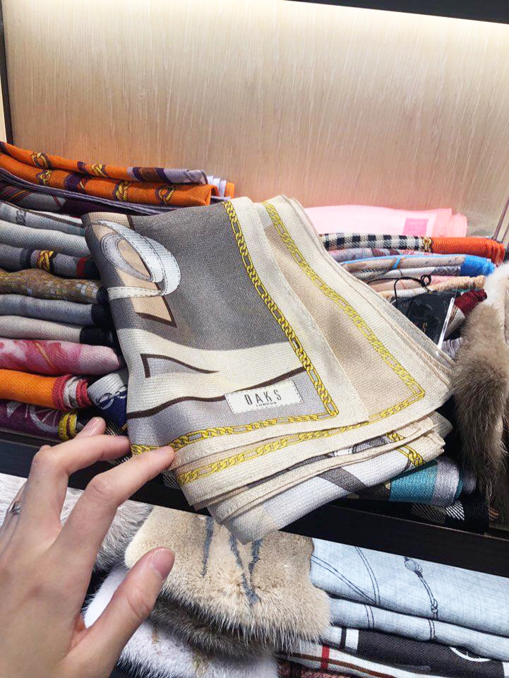 닥스 스카프 고급짐을 원한다면 고민 그만