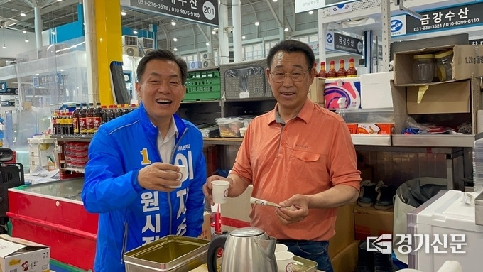 이재준 수원시장 <b>후보</b>, 전통시장 상인들 만나 <b>지지 호소</b>