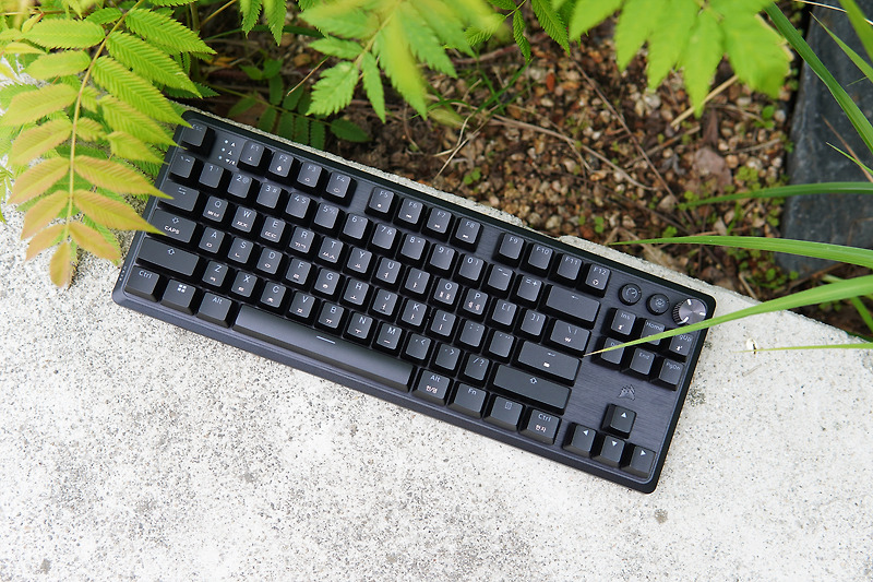 성능과 감성 모두 만족. 커세어 K70 CORE TKL 무선 게이밍 키보드