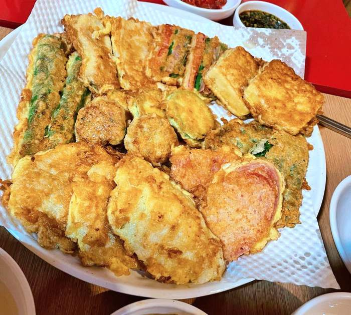 1986회 생방송 오늘저녁 부천 역곡상상시장 맛집 한국식 피자 빈대떡 시장이 반찬 통영 굴 한돈 김치 매콤한 고추 네 가지 맛 ...