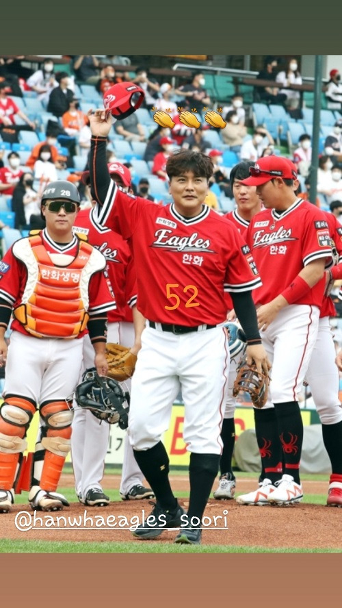 축구 <b>구자철</b>, 야구 김태균 <b>은퇴식</b>에 존경의 박수