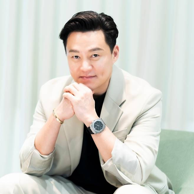 <b>이서진</b> 신체촬영 의혹과 현봉식 반려견 유기 의혹, 모두... 