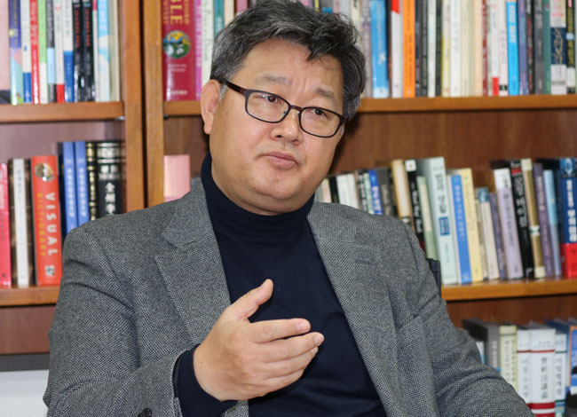 前 한국헌법학회 부회장 "대선 사전투표 효력 정지해달라" … 헌재에 가처분 신청