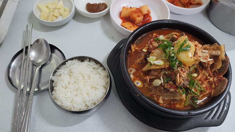 [멜블 탐방] 서울 중구 을지로 3가역 근처 감자국 감자탕 맛집(동원집)
