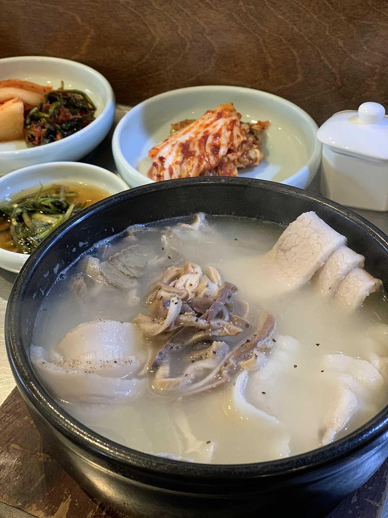 [서울 / 종각 맛집] 엄용백 돼지국밥 : 국물 맛이 예술인 돼지국밥 찐맛집!