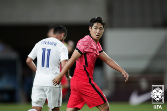 이강인, 멀티골 기록하며 4-0 대승…조 1위 등극