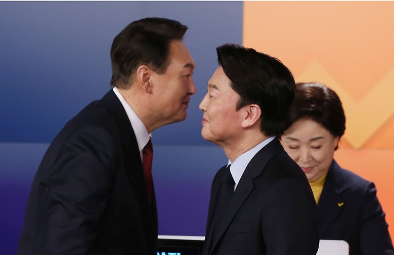 단일화 돌파구 열리나..."윤석열, <b>안철수</b>에 <b>만남 제안</b>.. <b>안철수</b>도... 