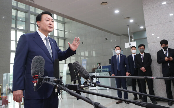 내 자리 지키려는 <b>권성동</b>이 윤석열 레임덕의 '주범'
