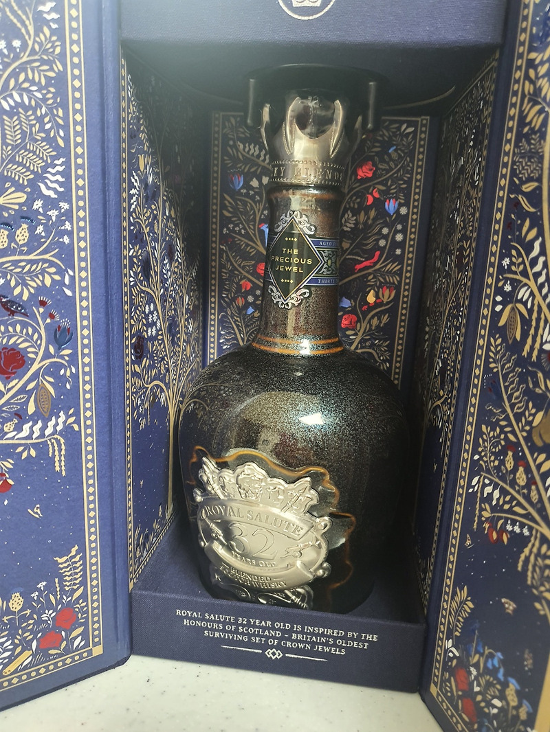 [위스키] 인천공항 면세점 위스키 2탄!! 로얄살루트 32년산 (Royal Salute 32 Years Old) 후기