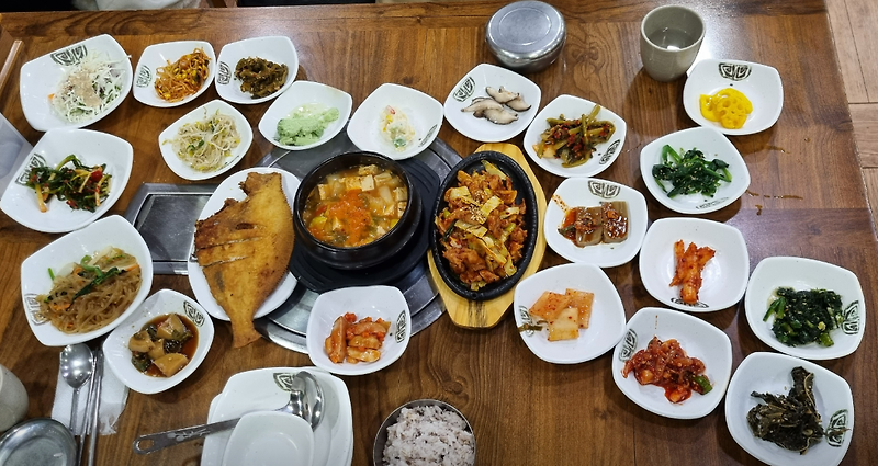 생방송 오늘저녁 - [슬기로운 외식생활] 8000원 20첩 한정식 백반 정식 20가지 반찬