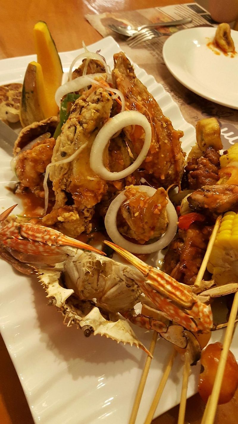 '골드망고 그릴 (Gold Mango Grill)' 아슬아슬 인도도 없는 길을 걷다보면 만나는...