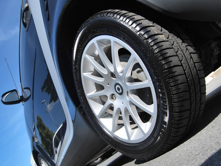 타이어 교체주기 및 교체징후와 제조일자 확인 방법(+타이어 손상 원인)