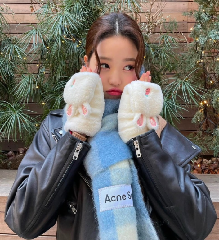 しょうゆもち　Acne Studios マフラー org.jpg
