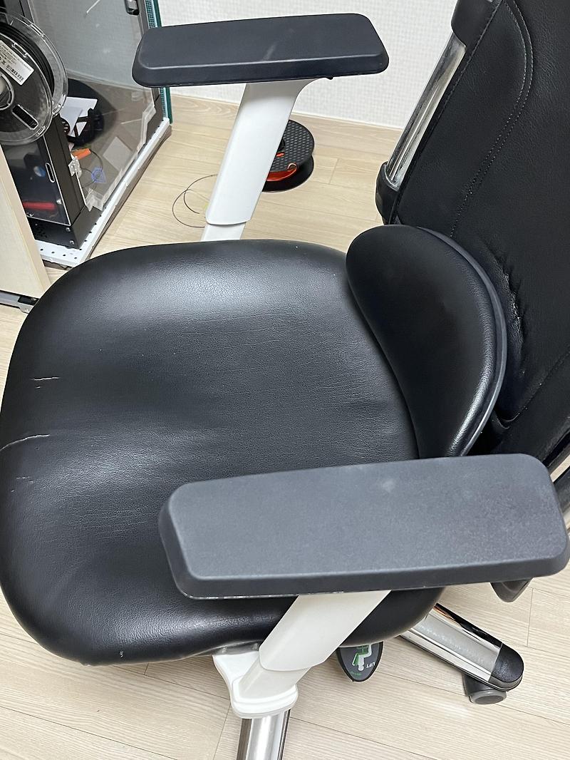 높낮이 조절 가능한 의자 팔걸이로 교체하기