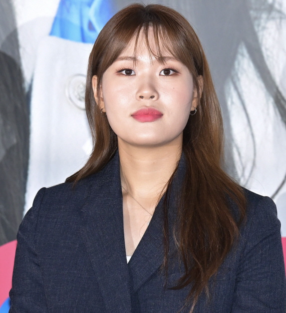 <b>엄지윤</b> 프로필 나이 학력 고향 결혼 소속사 배우 <b>엄지윤</b> 유튜브... 