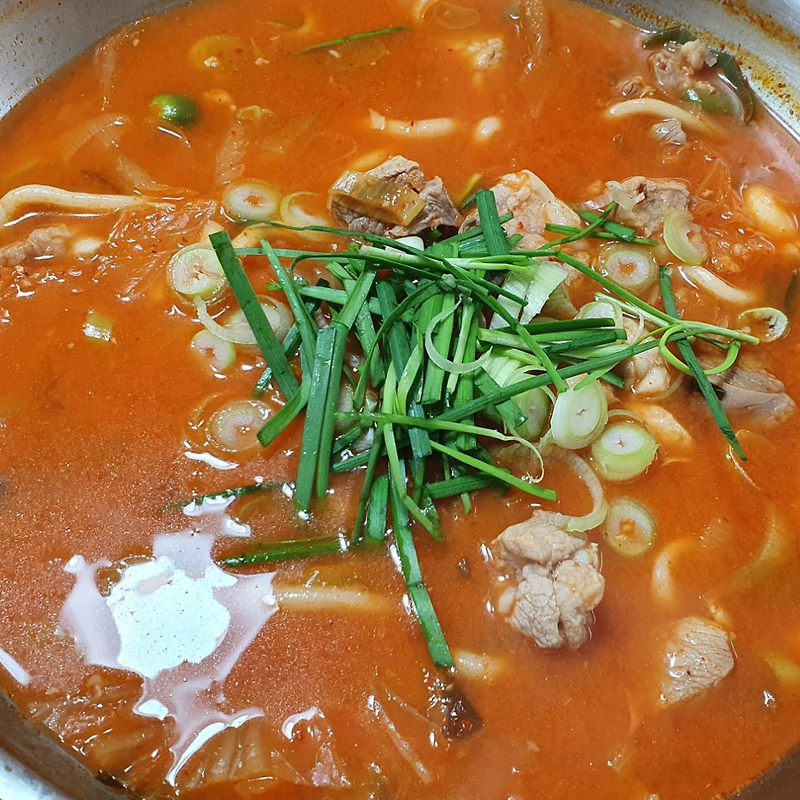 간단하게 만들어보는 사골 김치찌개