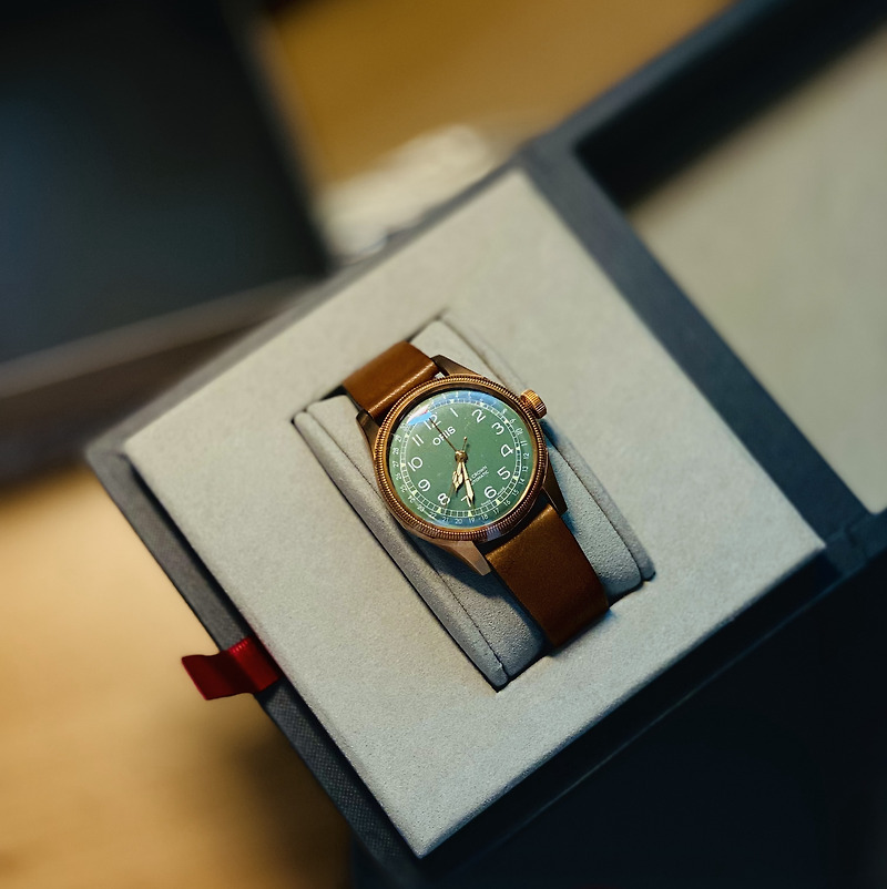 오리스 빅 크라운 포인터 데이트 80주년 에디션 시계 후기 - 브론즈 & 그린의 매력 (ORIS big crown pointer date 80th)