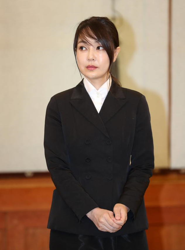 윤석열 자녀 / 윤석열 직무배제 고향 자녀 / 도서 전문 큐레이터와 국내 대표 출판사들이 자녀들과 함께 읽을 수 있는 도서를 ...
