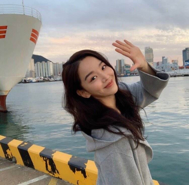 배우 신혜선이 사진 찍을때마다 무조건 한다는 포즈 - 꾸르