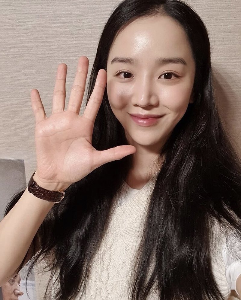 배우 신혜선이 사진 찍을때마다 무조건 한다는 포즈 - 꾸르