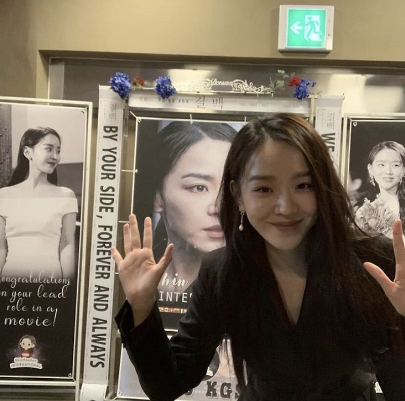 배우 신혜선이 사진 찍을때마다 무조건 한다는 포즈 - 꾸르