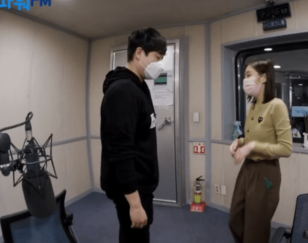 아빠 바지 입고 왔다고 배텐에서 놀림받는 러블리즈 지애 - 꾸르