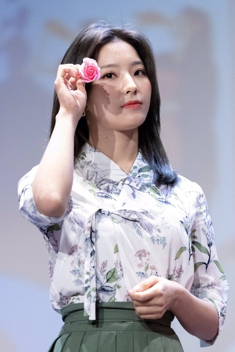 개량한복도 잘 어울리는 프로미스나인 이새롬 - 꾸르