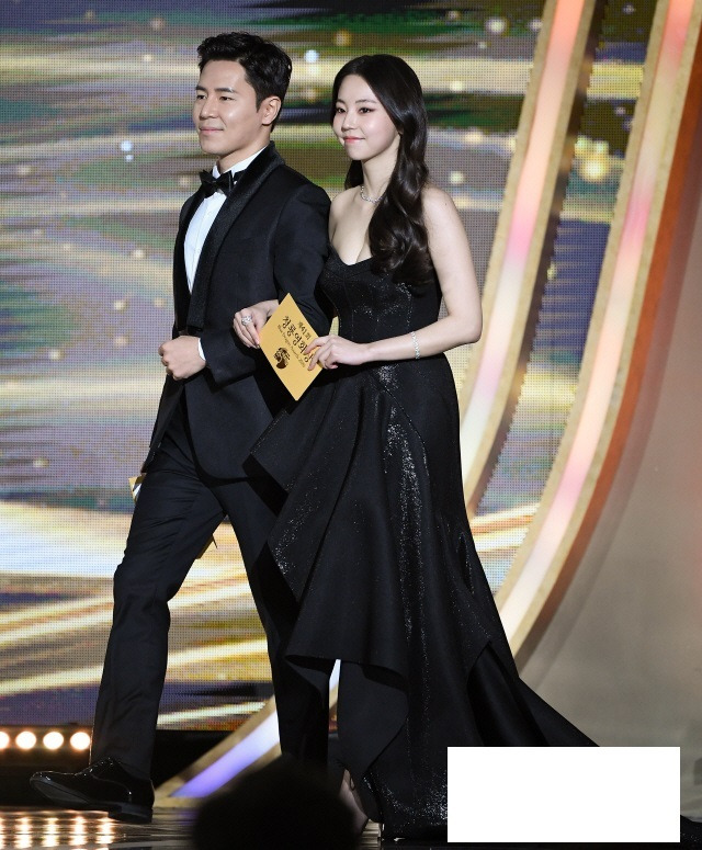 2021 청룡영화상 시상식 안소희 드레스 - 꾸르
