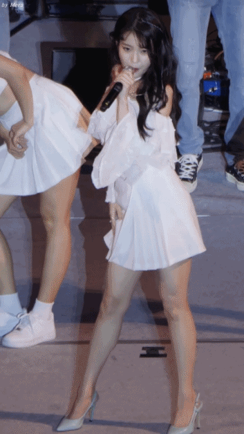 연대 아카라카만 가면 레전드인 아이유 - 꾸르