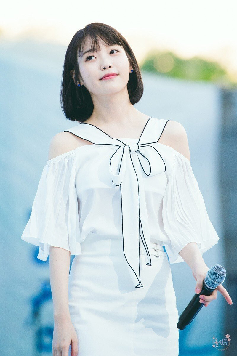 연대 아카라카만 가면 레전드인 아이유 - 꾸르
