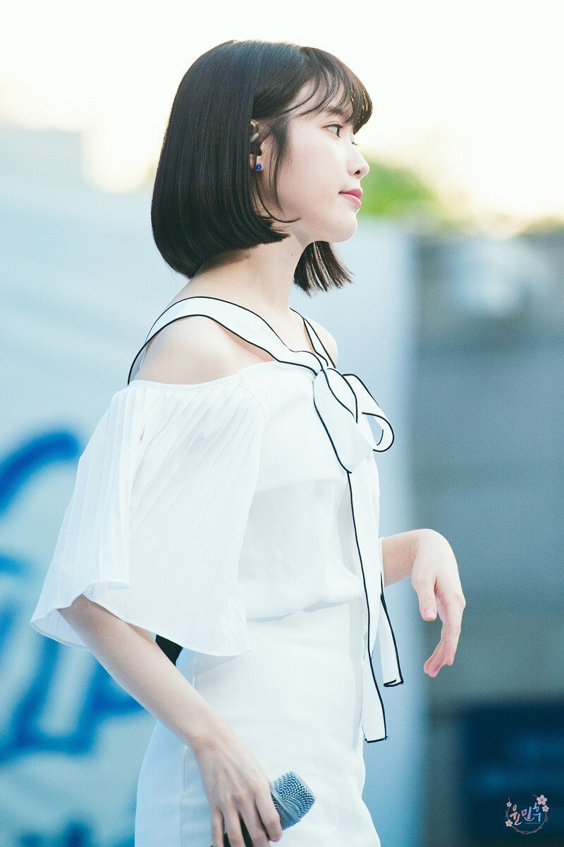 연대 아카라카만 가면 레전드인 아이유 - 꾸르