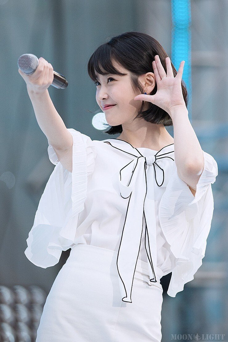 연대 아카라카만 가면 레전드인 아이유 - 꾸르