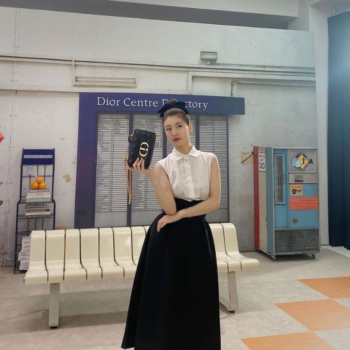 수지 디올 신상 백 광고 - 꾸르