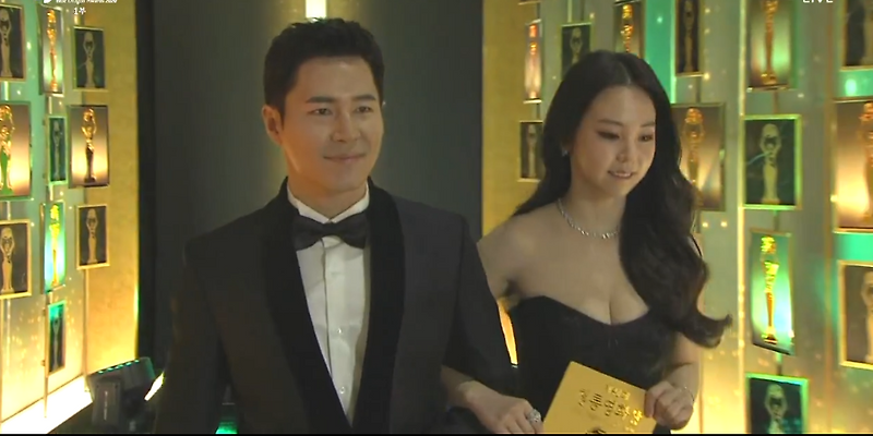 2021 청룡영화상 시상식 안소희 드레스 - 꾸르