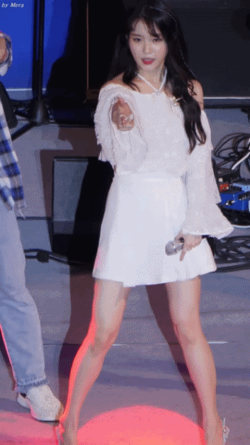 연대 아카라카만 가면 레전드인 아이유 - 꾸르