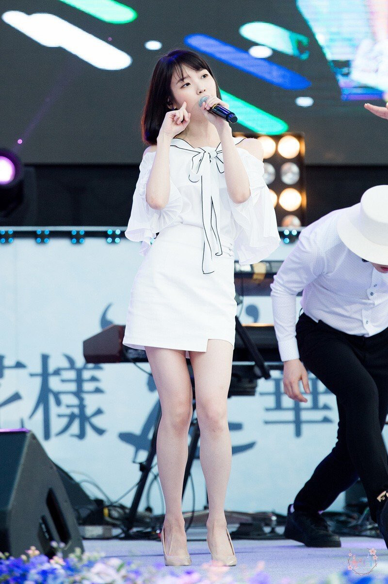 연대 아카라카만 가면 레전드인 아이유 - 꾸르