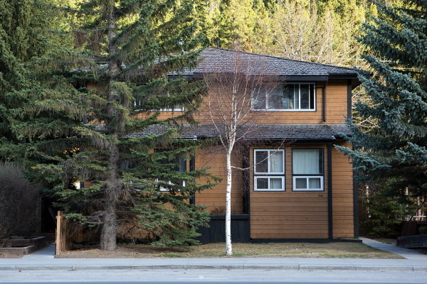 houses in banff canada