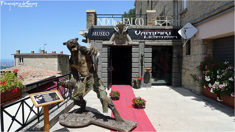 Museo Delle Creature Della Notte - Vampiri E Licantropi Foto C'est la vie :: San Marino Parte 4 - Museo Creature della Notte Vampiri