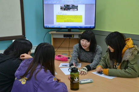 공부하는 학생 그룹